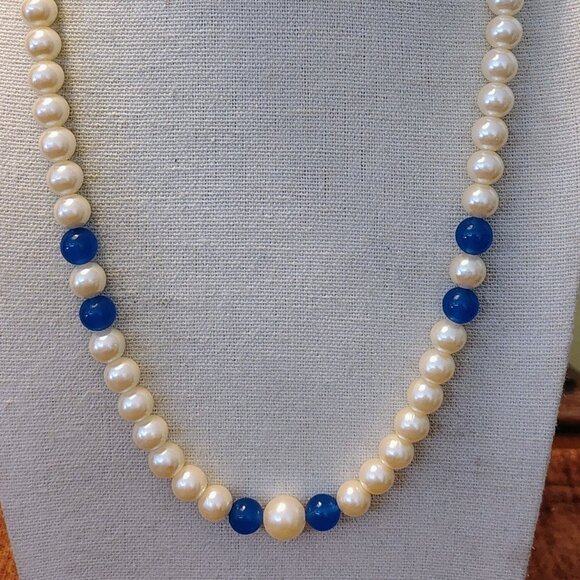Vtg Karla Jordan Faux Pearl & Blue Translucent Glass Beaded Strand Necklace - Picture 1 of 6